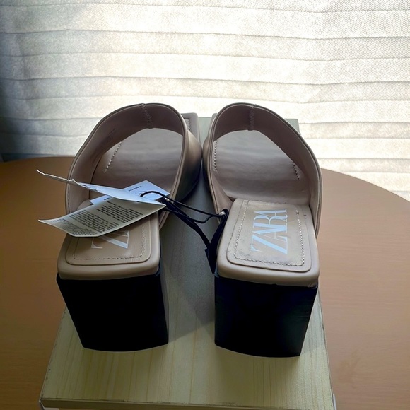 Comfort heel leather sandals - Picture 4 of 11